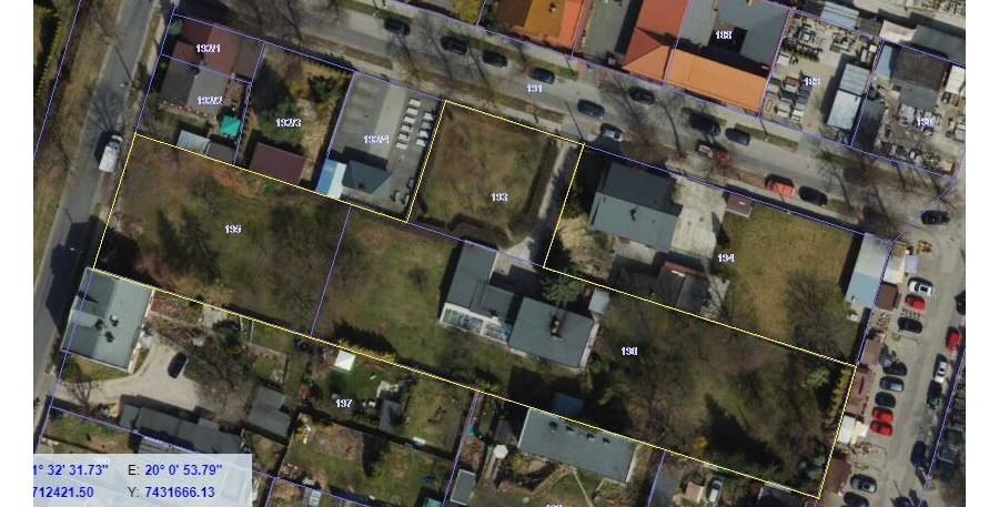 tomaszowski, Tomaszów Mazowiecki, Tomaszów Mazowiecki, Trzy działki z domem, Lokalizacja Inwestycyjna